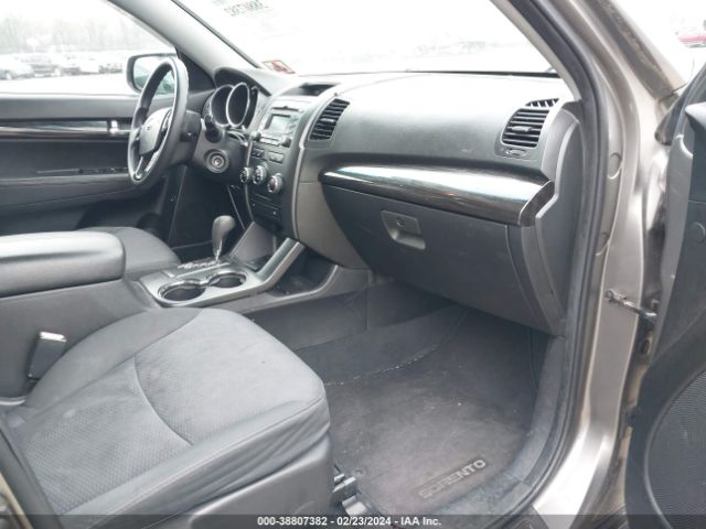 Photo 4 VIN: 5XYKT3A66CG209813 - KIA SORENTO 