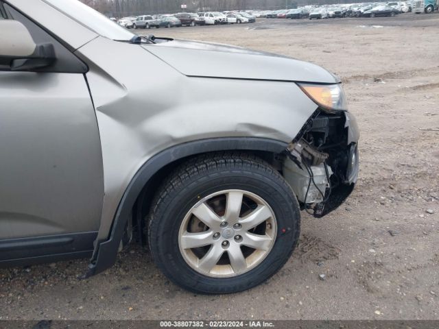 Photo 5 VIN: 5XYKT3A66CG209813 - KIA SORENTO 