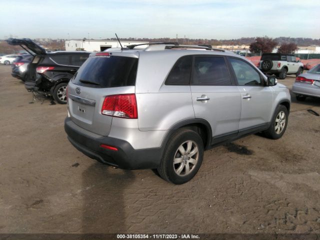 Photo 3 VIN: 5XYKT3A66DG349815 - KIA SORENTO 