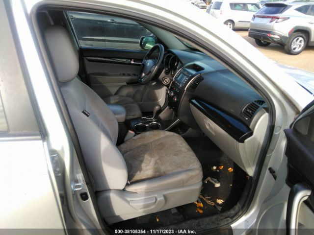 Photo 4 VIN: 5XYKT3A66DG349815 - KIA SORENTO 