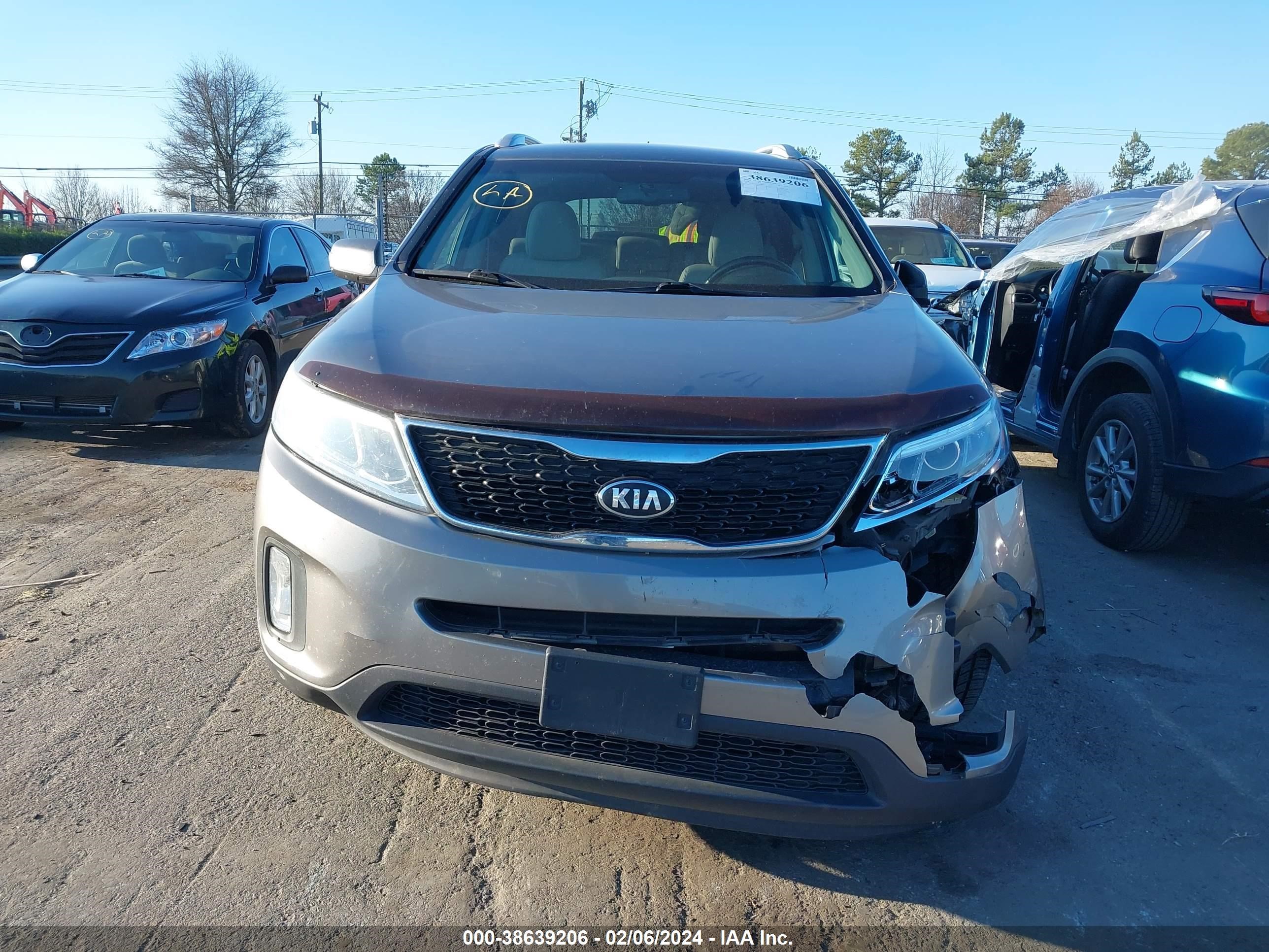 Photo 11 VIN: 5XYKT3A66EG495701 - KIA SORENTO 