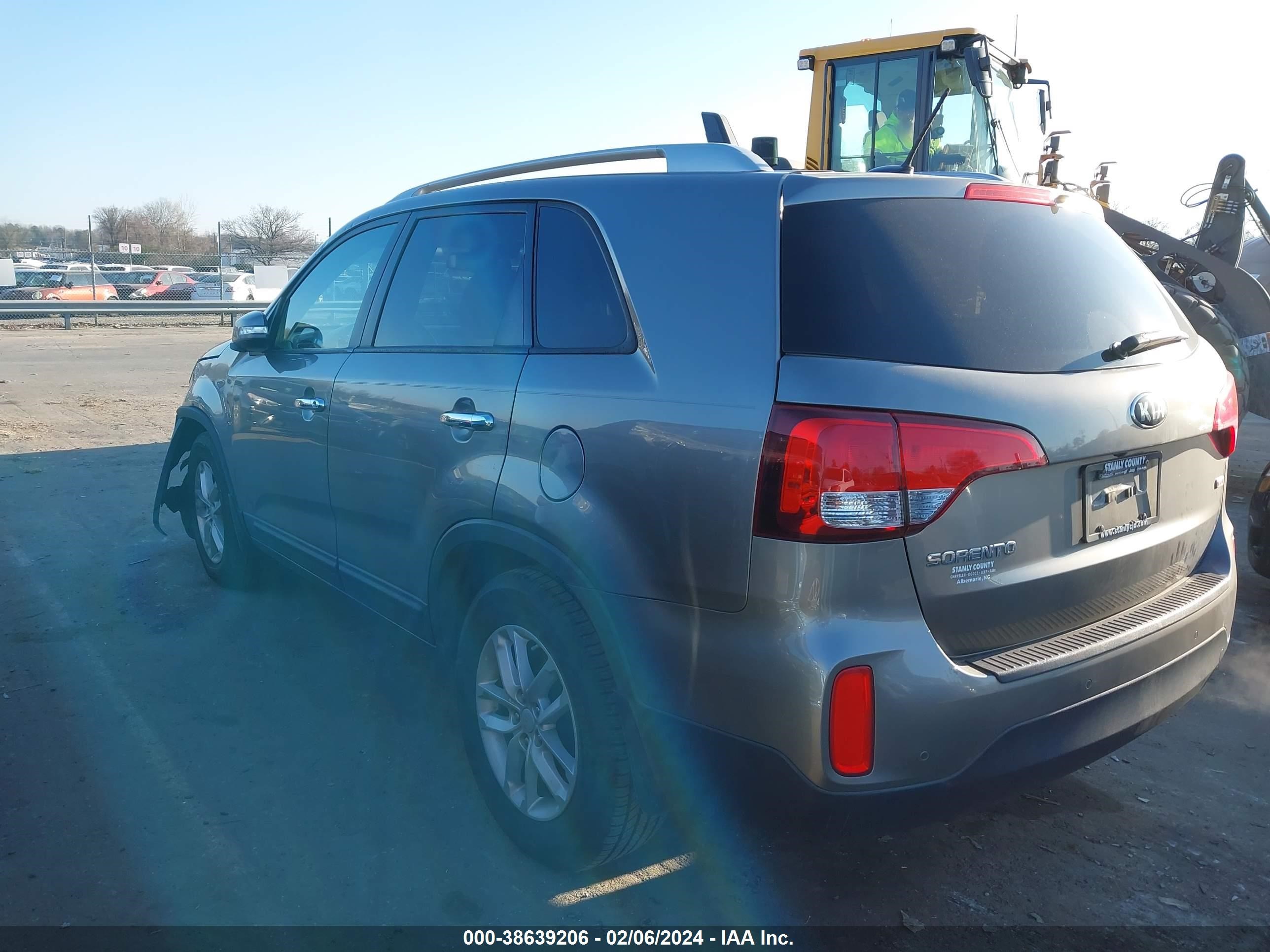 Photo 2 VIN: 5XYKT3A66EG495701 - KIA SORENTO 