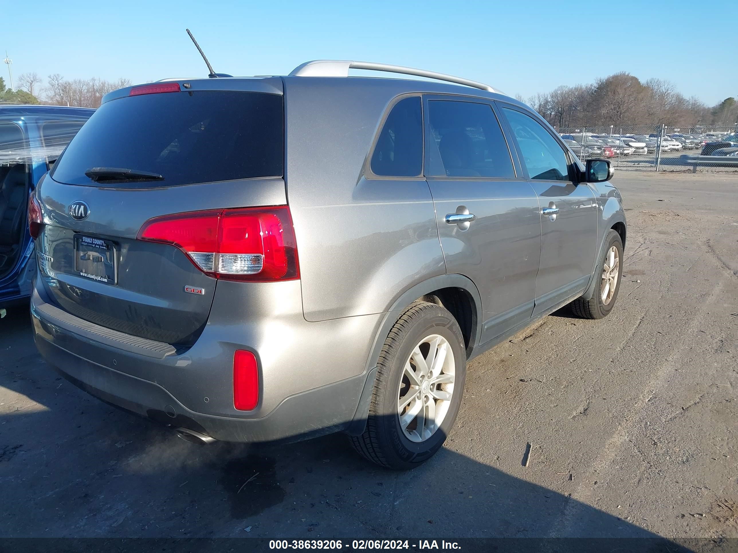 Photo 3 VIN: 5XYKT3A66EG495701 - KIA SORENTO 