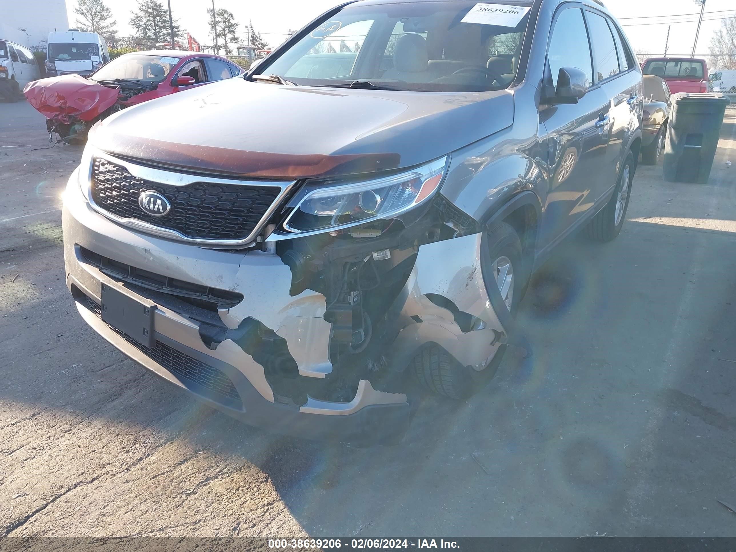 Photo 5 VIN: 5XYKT3A66EG495701 - KIA SORENTO 