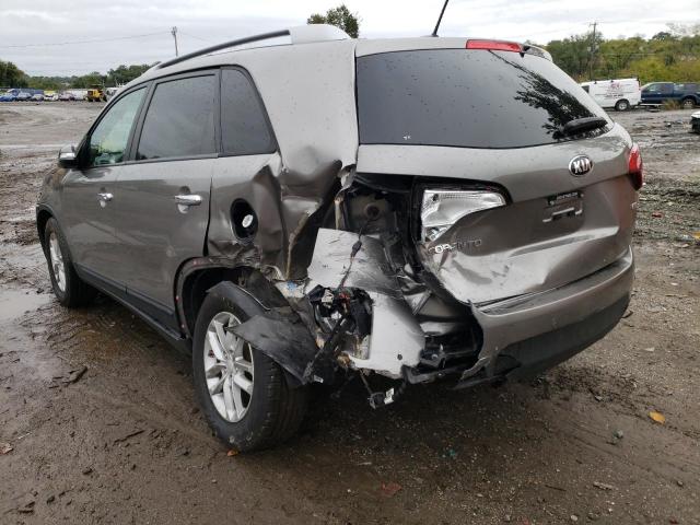 Photo 2 VIN: 5XYKT3A66FG581477 - KIA SORENTO LX 