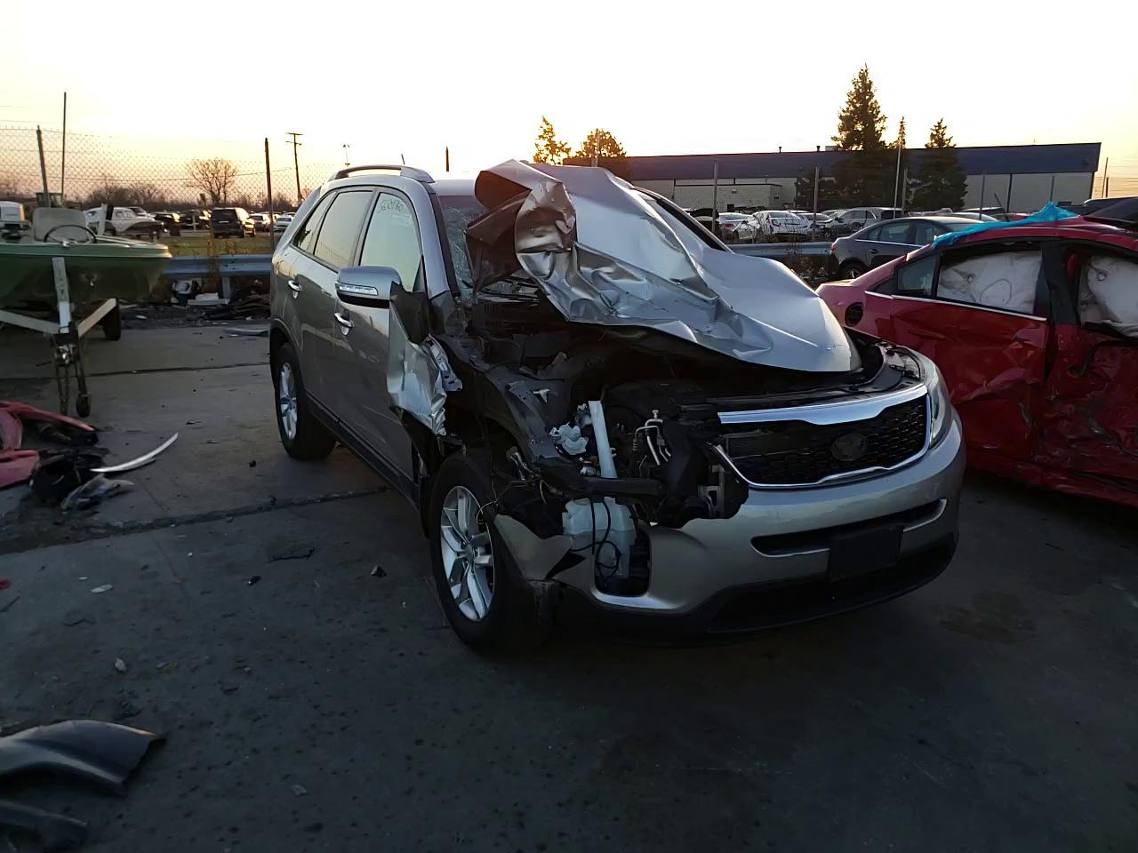 Photo 10 VIN: 5XYKT3A66FG618043 - KIA SORENTO LX 