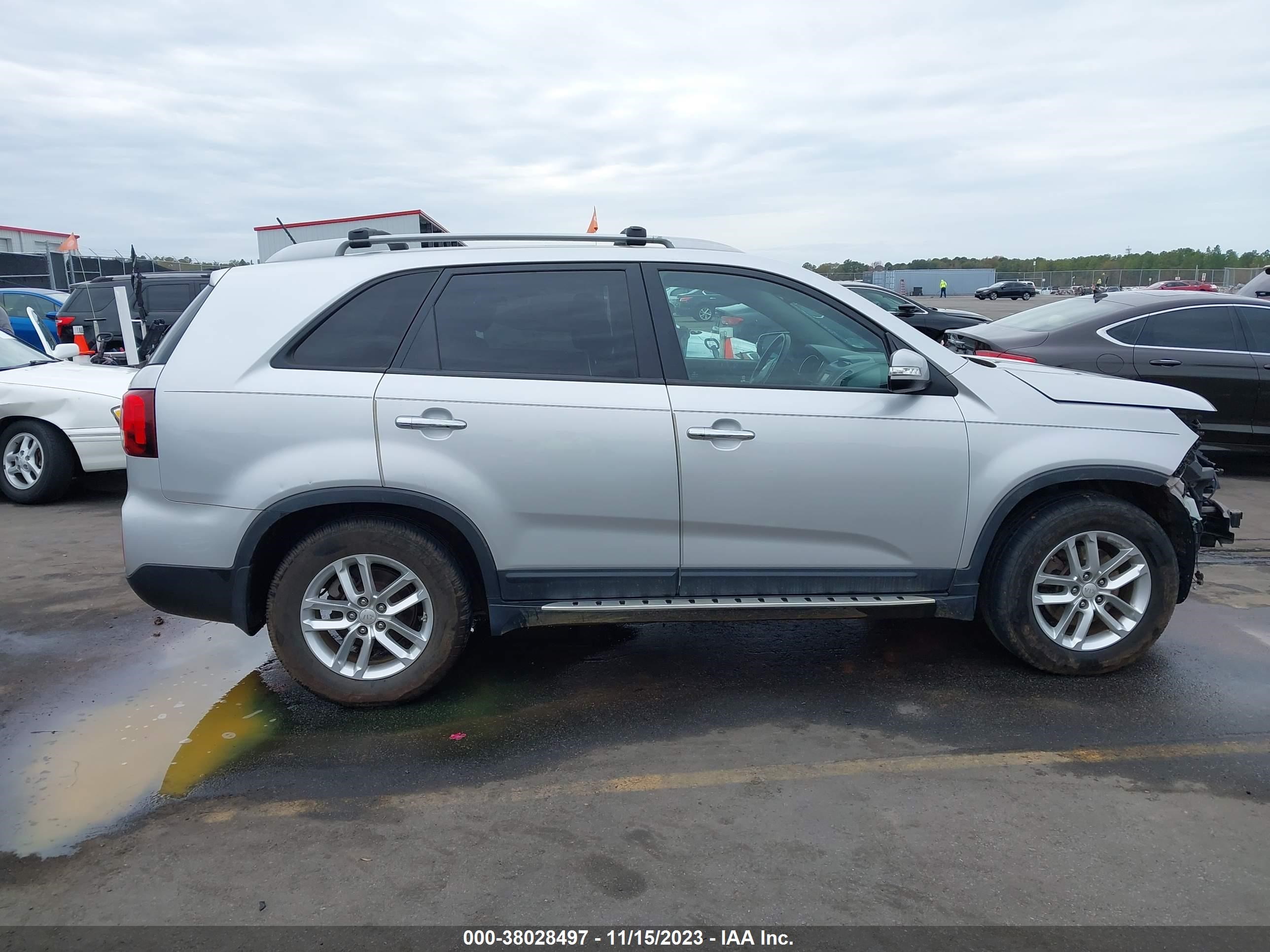 Photo 13 VIN: 5XYKT3A67EG437967 - KIA SORENTO 