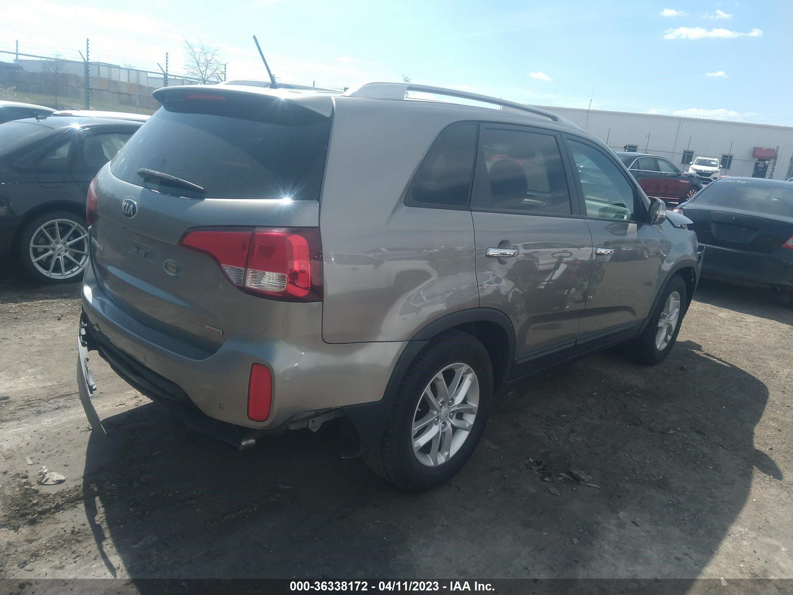 Photo 3 VIN: 5XYKT3A67EG474856 - KIA SORENTO 