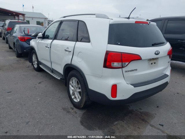 Photo 2 VIN: 5XYKT3A67FG565966 - KIA SORENTO 