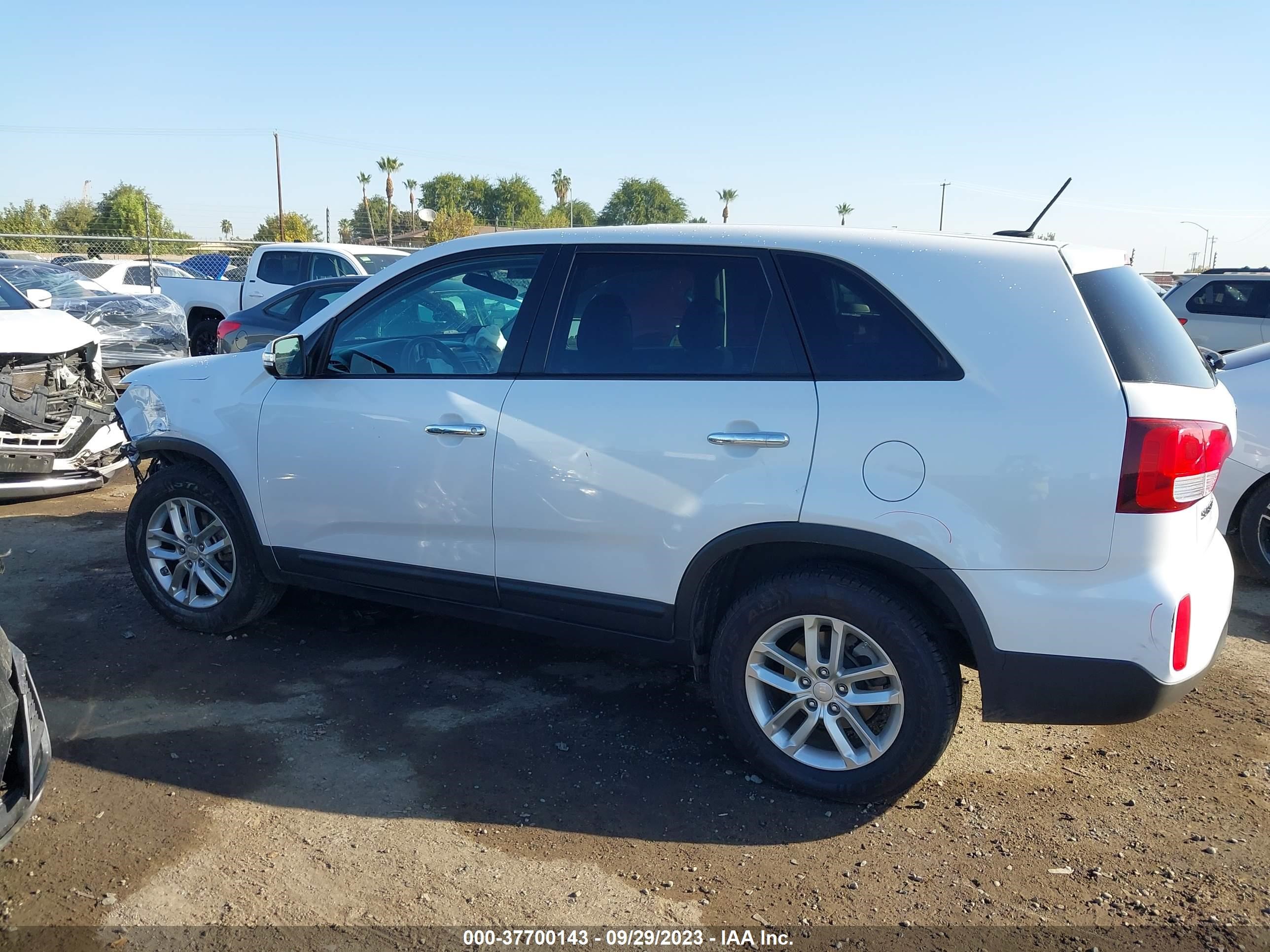 Photo 14 VIN: 5XYKT3A67FG599891 - KIA SORENTO 