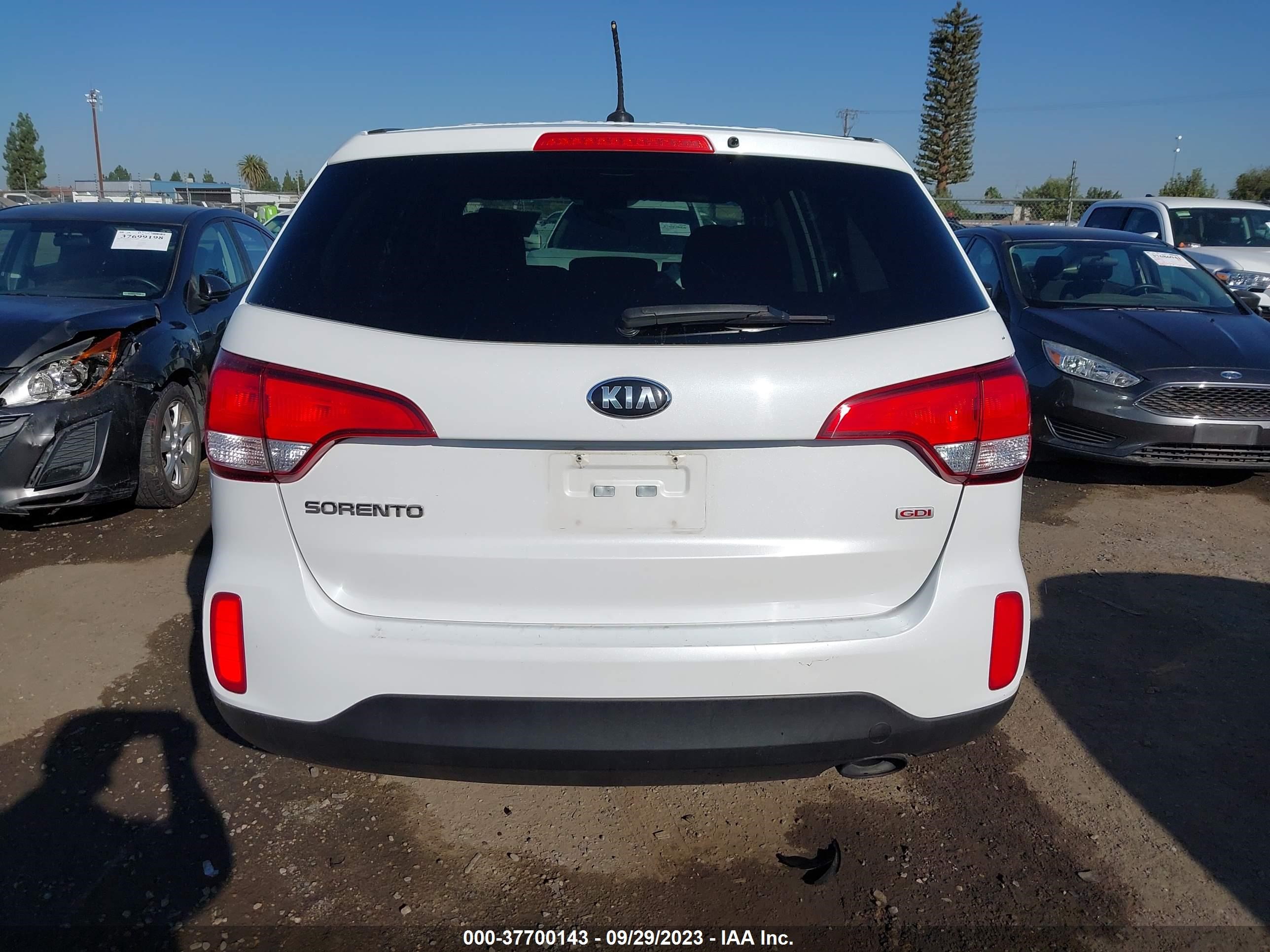 Photo 16 VIN: 5XYKT3A67FG599891 - KIA SORENTO 