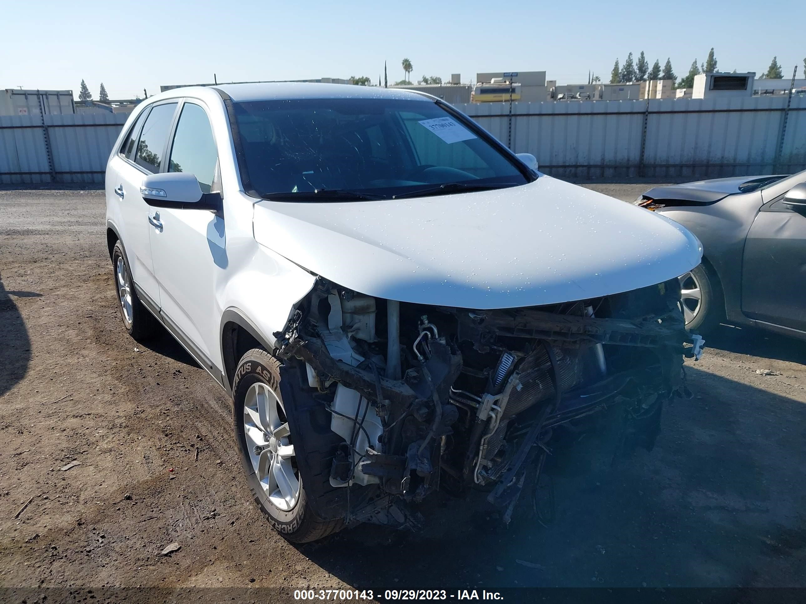 Photo 5 VIN: 5XYKT3A67FG599891 - KIA SORENTO 