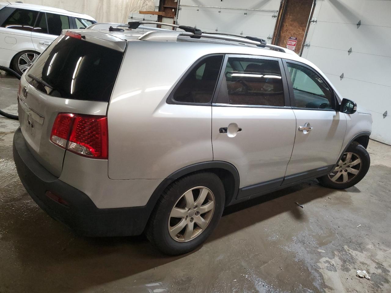 Photo 2 VIN: 5XYKT3A68CG265381 - KIA SORENTO 