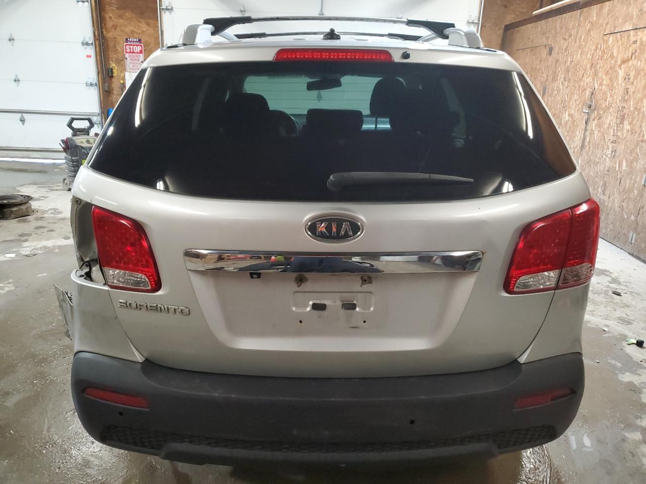 Photo 5 VIN: 5XYKT3A68CG265381 - KIA SORENTO 