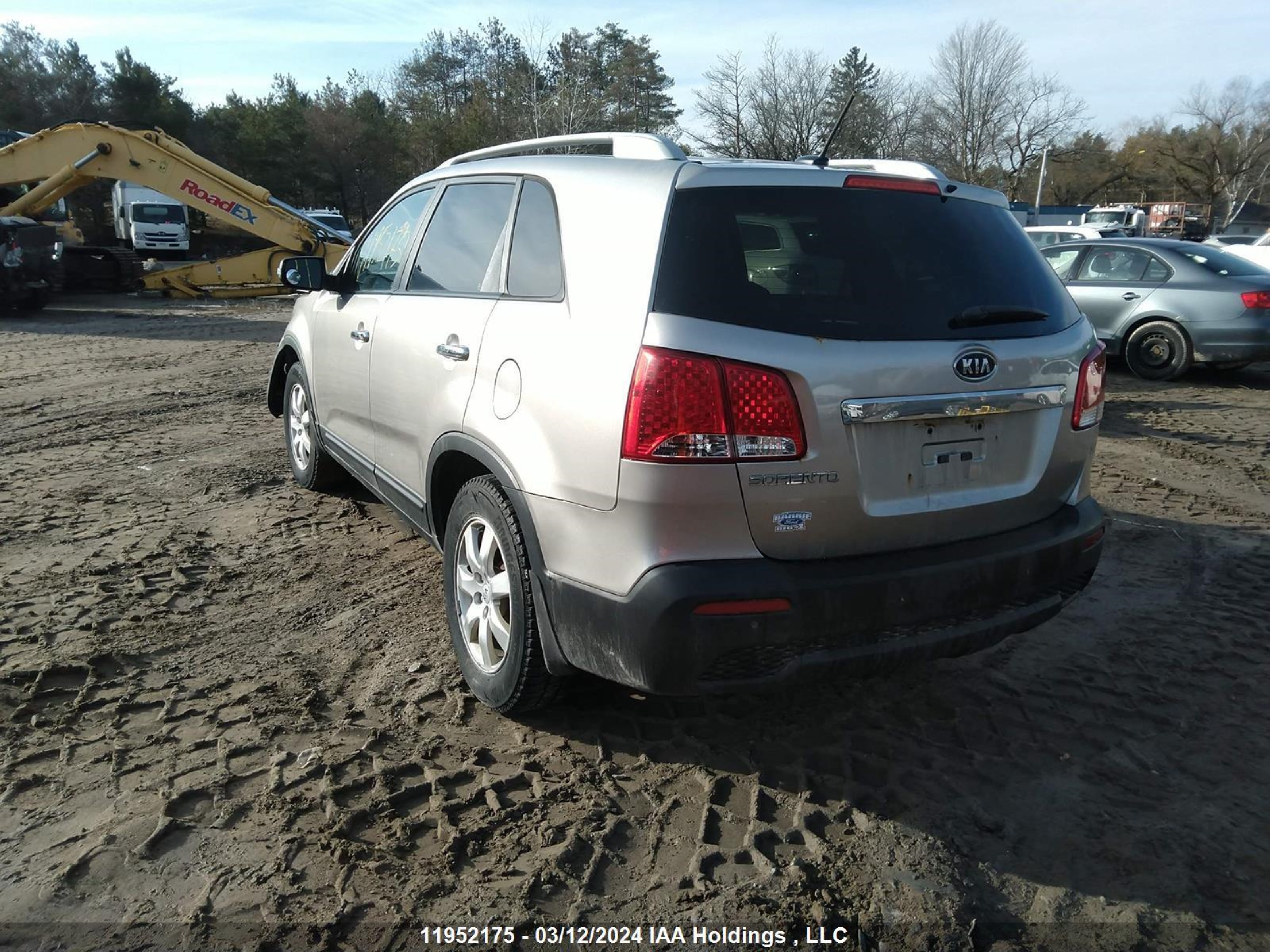 Photo 2 VIN: 5XYKT3A68DG385330 - KIA SORENTO 