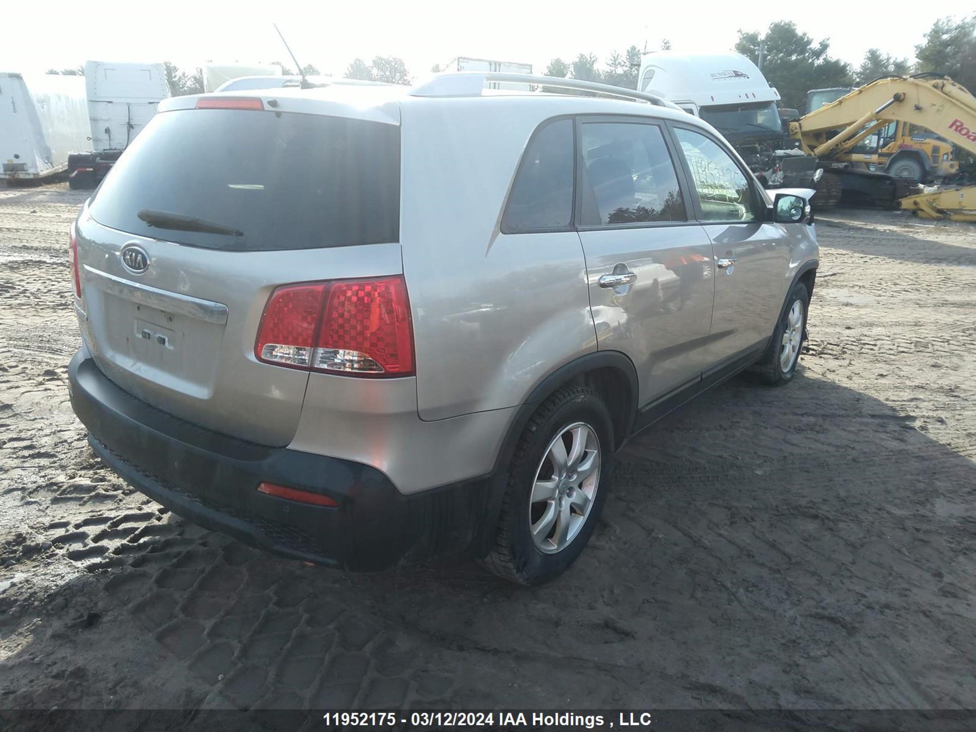 Photo 3 VIN: 5XYKT3A68DG385330 - KIA SORENTO 