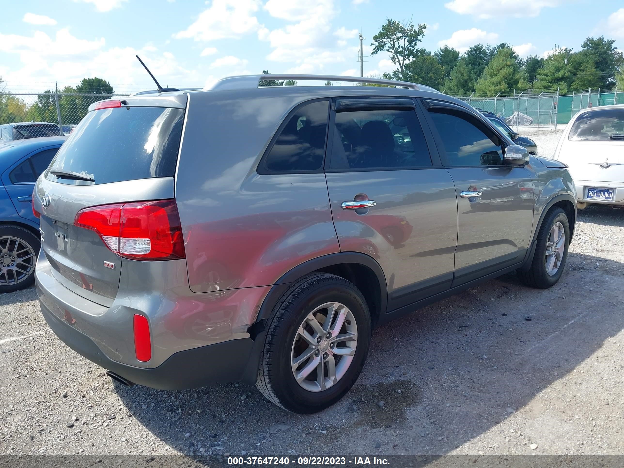 Photo 3 VIN: 5XYKT3A68EG441039 - KIA SORENTO 