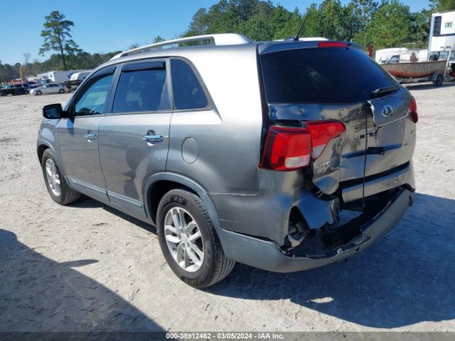 Photo 2 VIN: 5XYKT3A68FG554748 - KIA SORENTO 