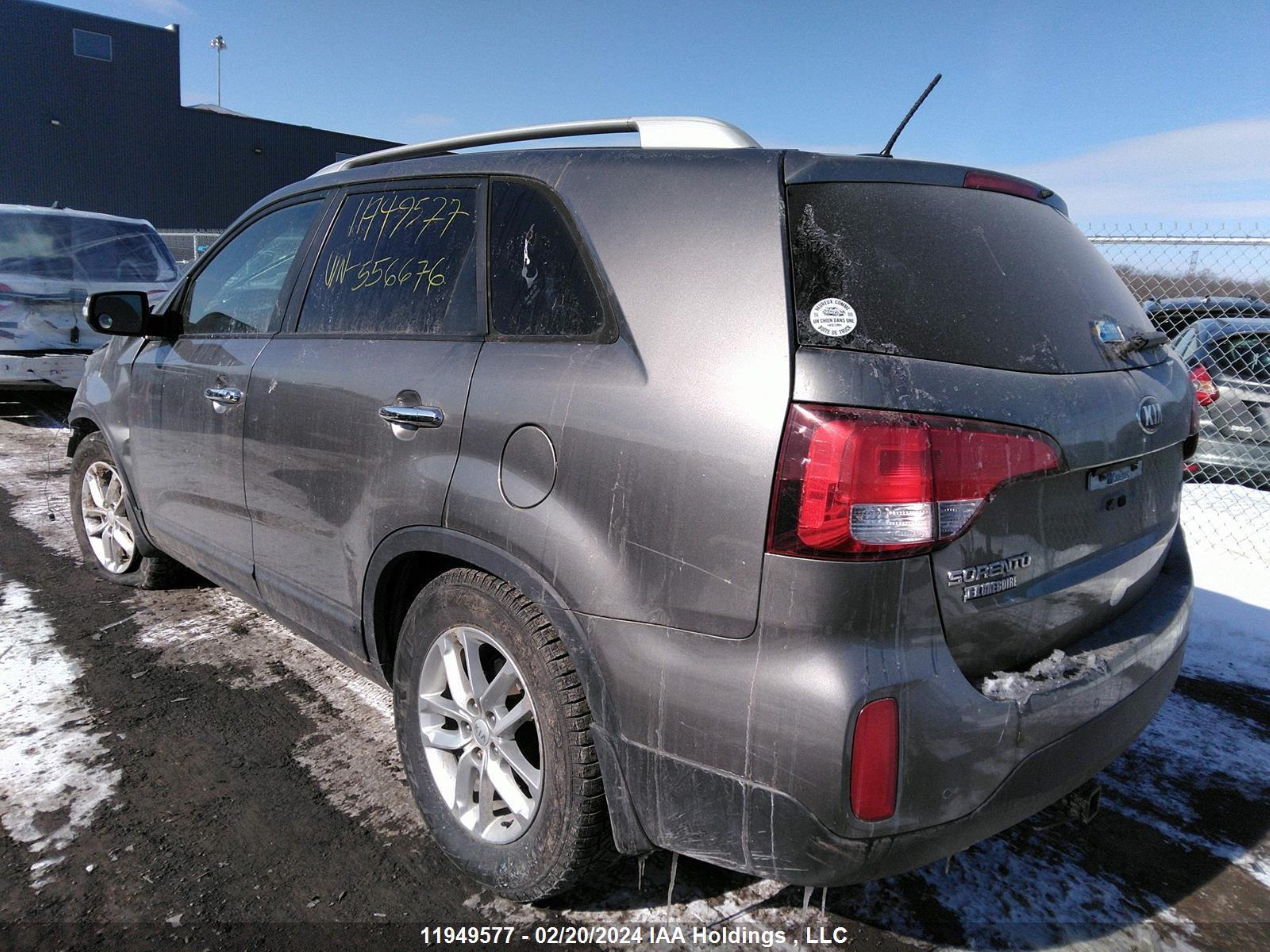 Photo 2 VIN: 5XYKT3A68FG556676 - KIA SORENTO 