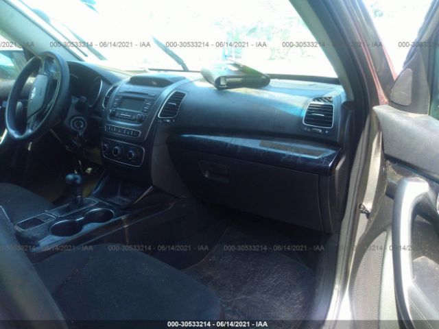 Photo 4 VIN: 5XYKT3A68FG619159 - KIA SORENTO 