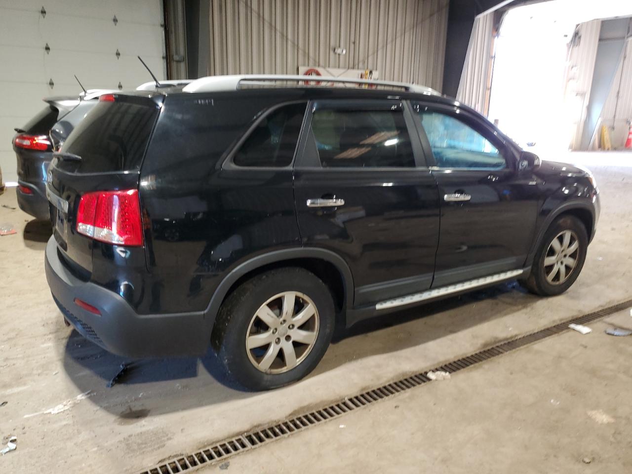 Photo 2 VIN: 5XYKT3A69CG292864 - KIA SORENTO 