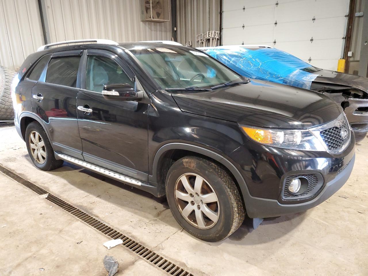 Photo 3 VIN: 5XYKT3A69CG292864 - KIA SORENTO 