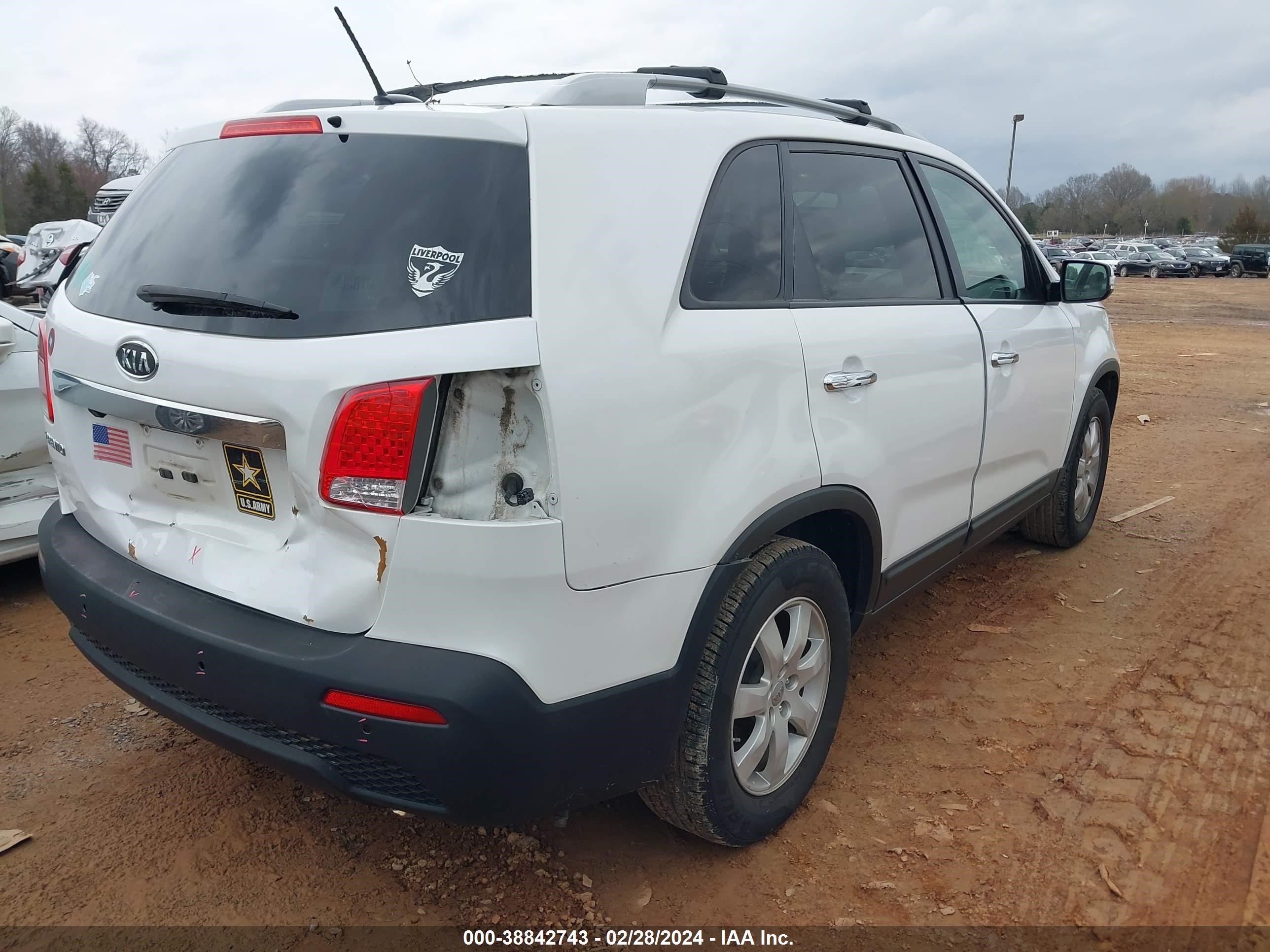 Photo 3 VIN: 5XYKT3A69DG346696 - KIA SORENTO 