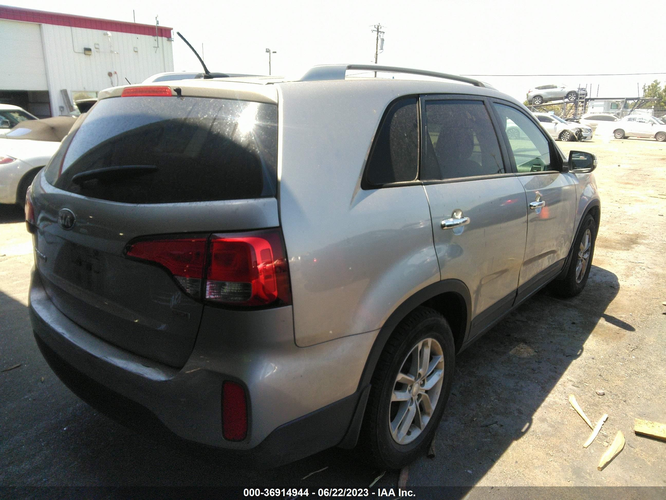 Photo 4 VIN: 5XYKT3A69EG452681 - KIA SORENTO 