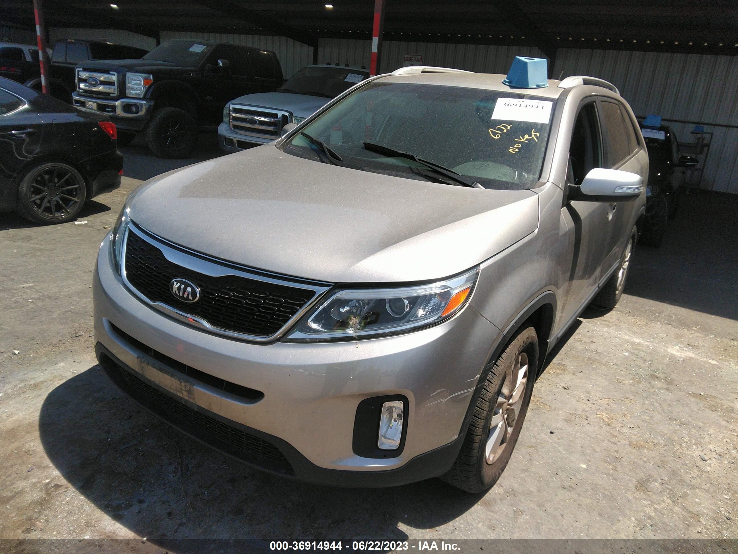 Photo 6 VIN: 5XYKT3A69EG452681 - KIA SORENTO 