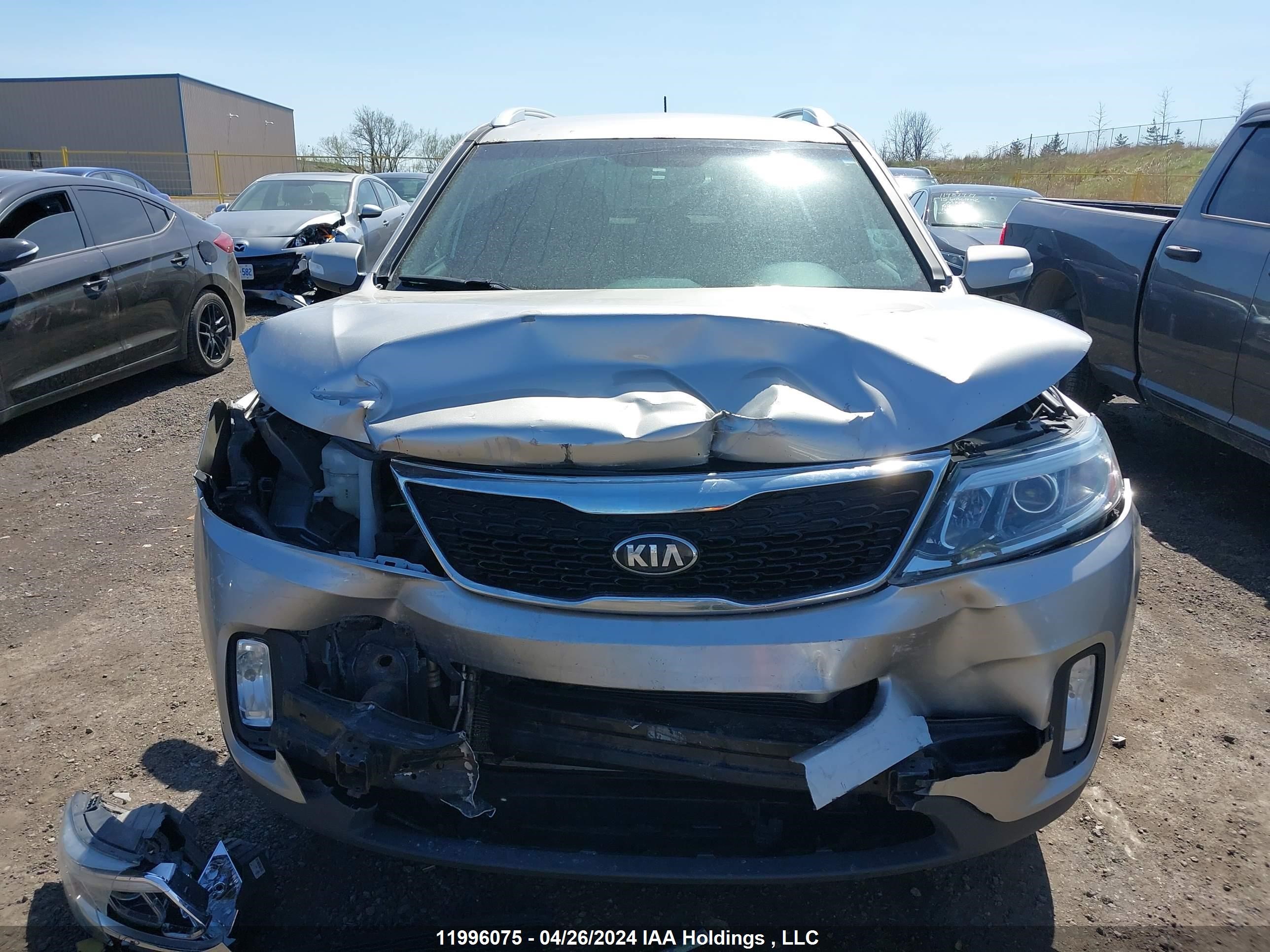 Photo 12 VIN: 5XYKT3A69FG563913 - KIA SORENTO 