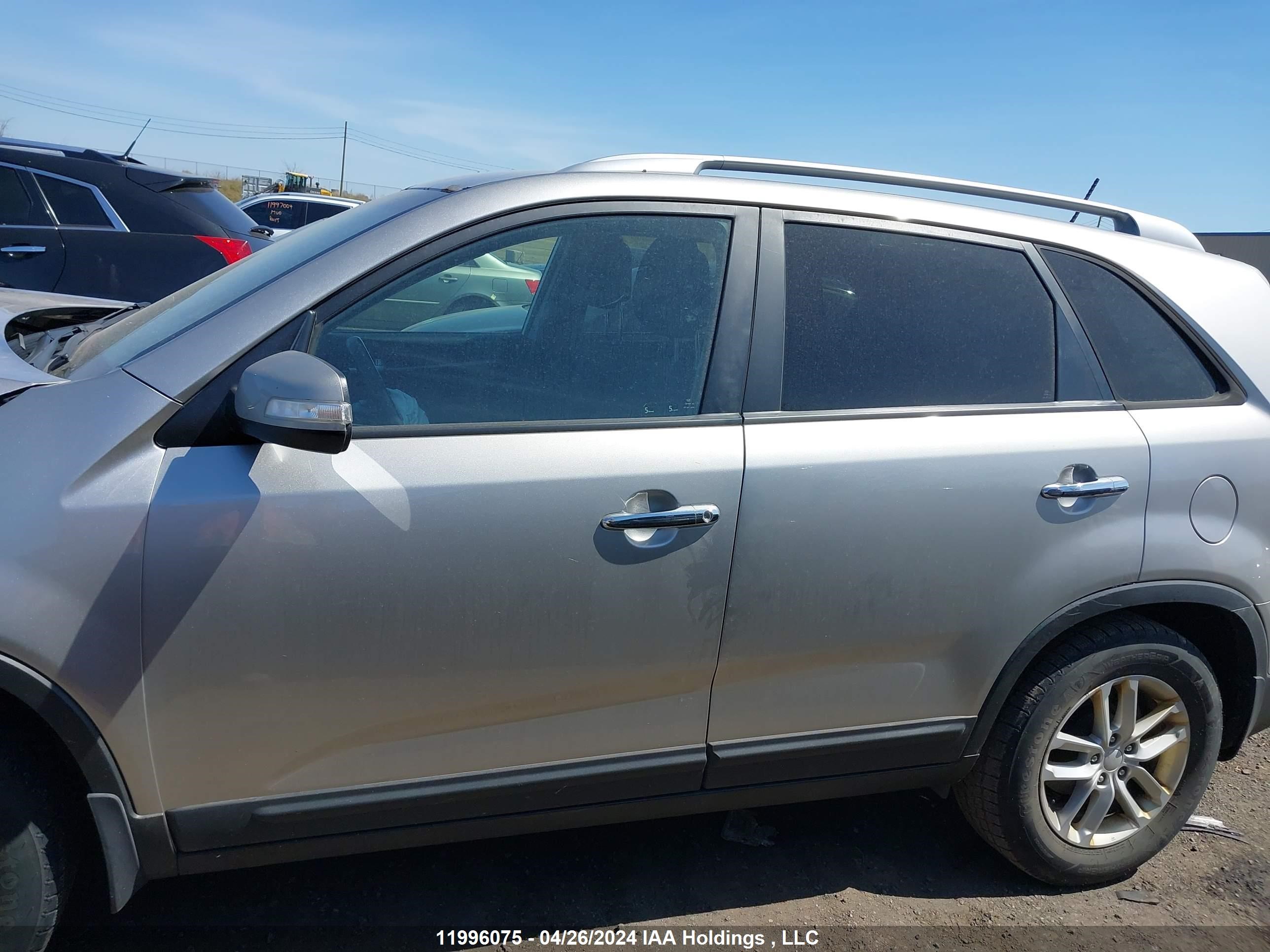 Photo 14 VIN: 5XYKT3A69FG563913 - KIA SORENTO 