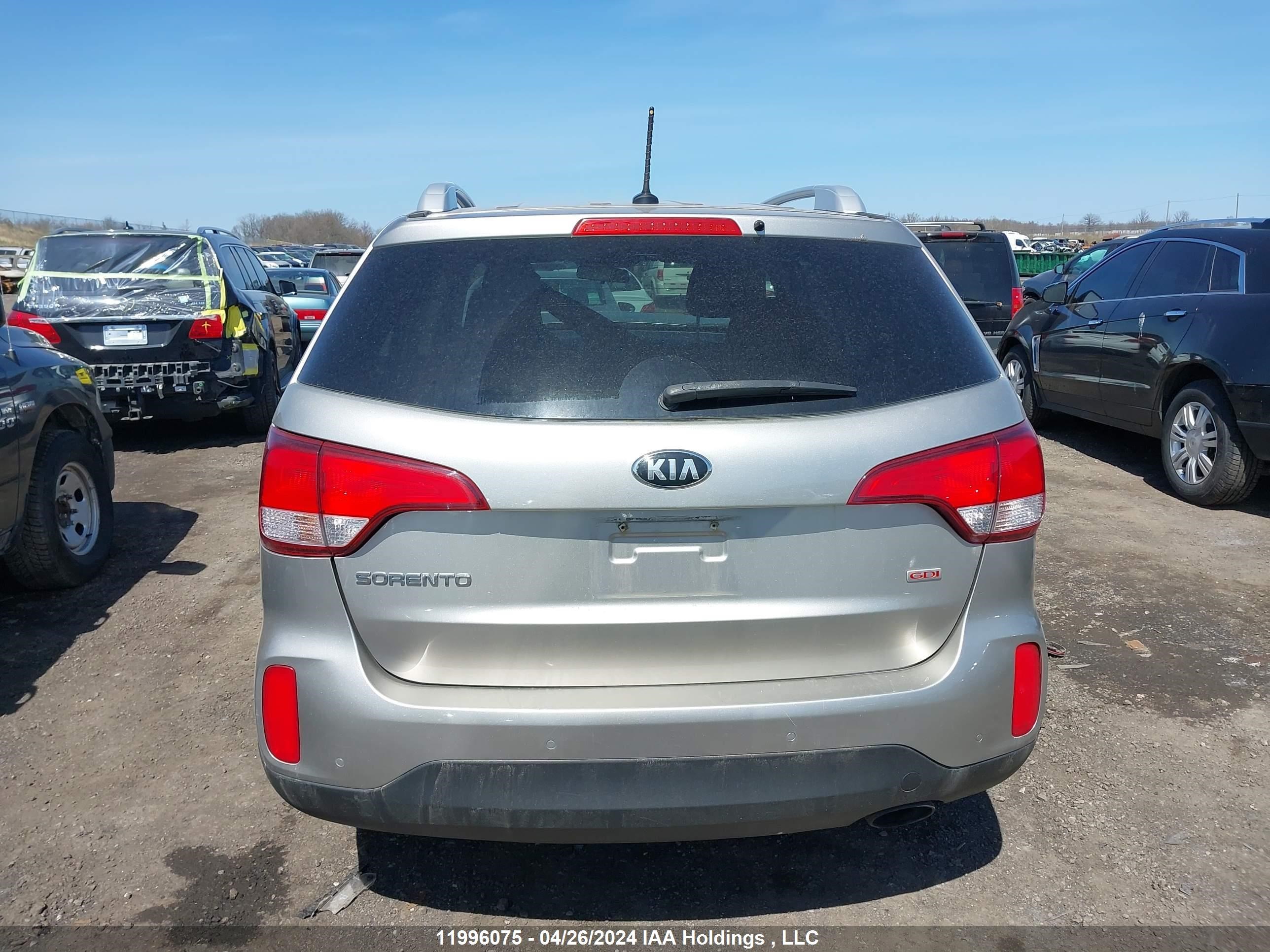 Photo 16 VIN: 5XYKT3A69FG563913 - KIA SORENTO 