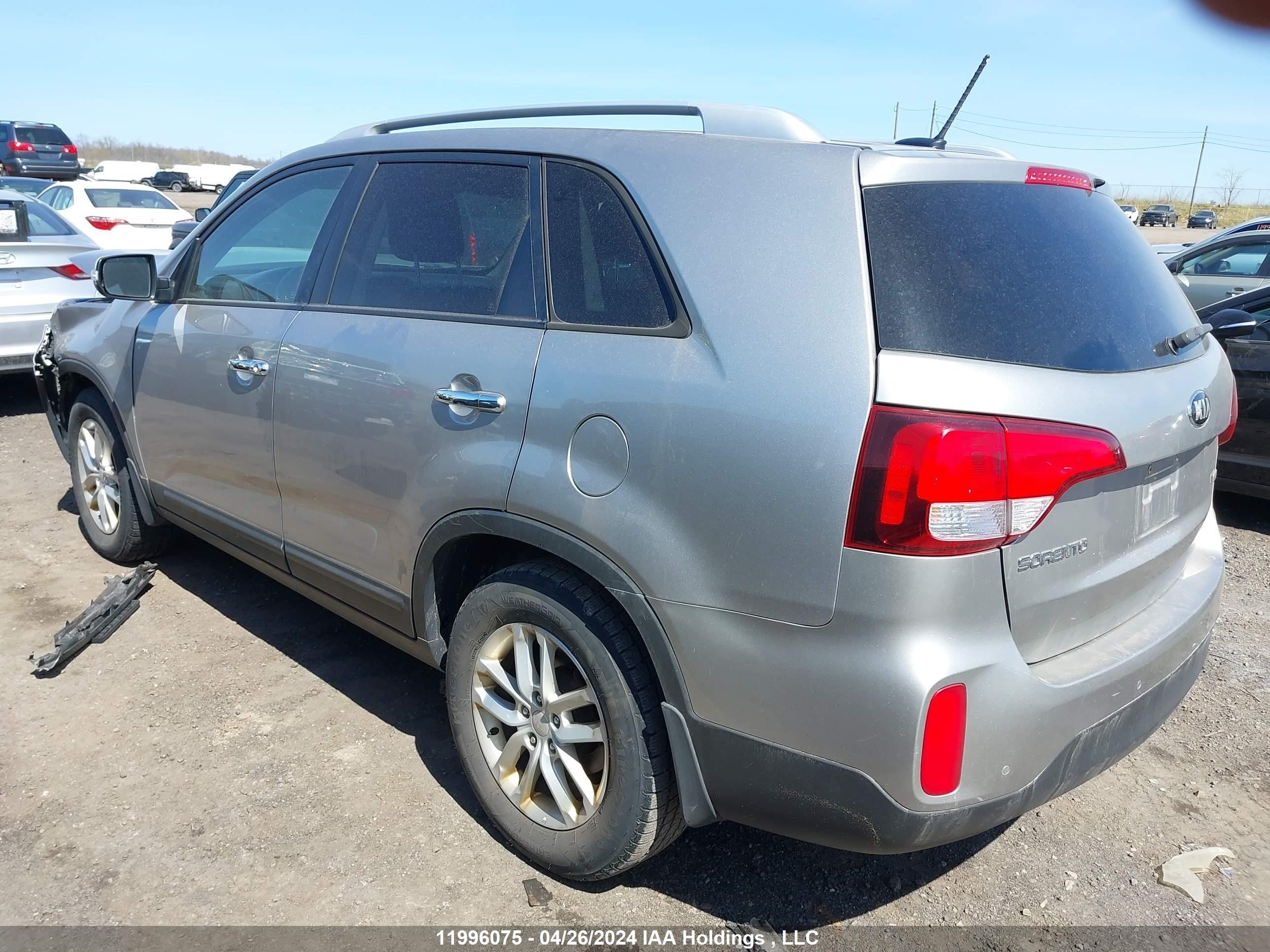 Photo 2 VIN: 5XYKT3A69FG563913 - KIA SORENTO 