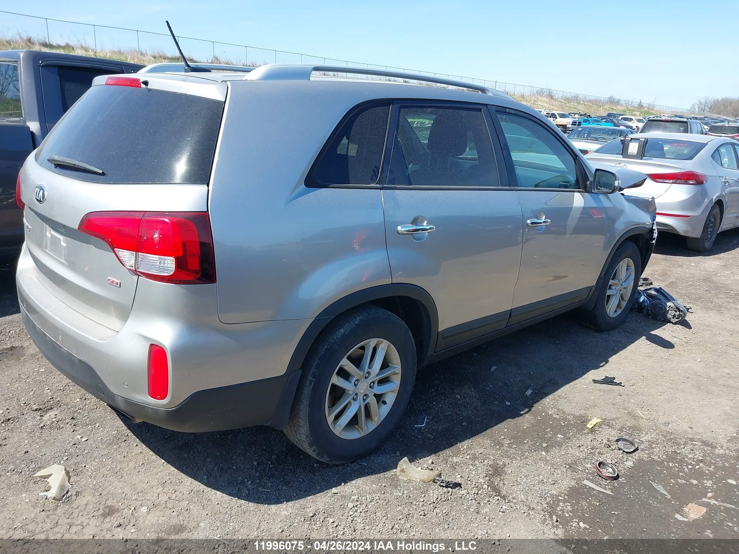 Photo 3 VIN: 5XYKT3A69FG563913 - KIA SORENTO 