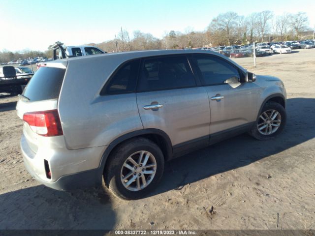 Photo 3 VIN: 5XYKT3A69FG619493 - KIA SORENTO 