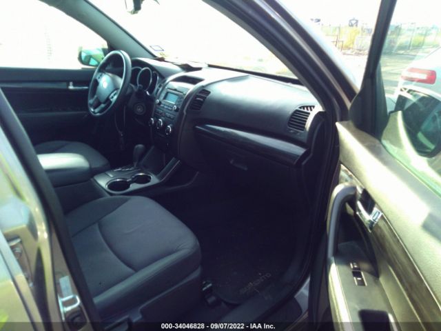 Photo 4 VIN: 5XYKT3A6XCG216005 - KIA SORENTO 