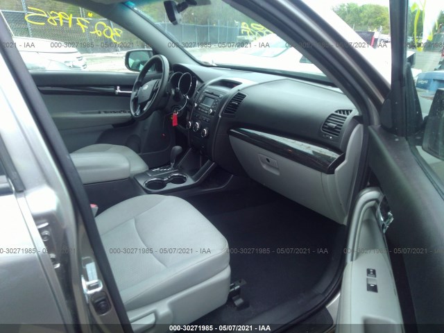 Photo 4 VIN: 5XYKT3A6XCG277158 - KIA SORENTO 