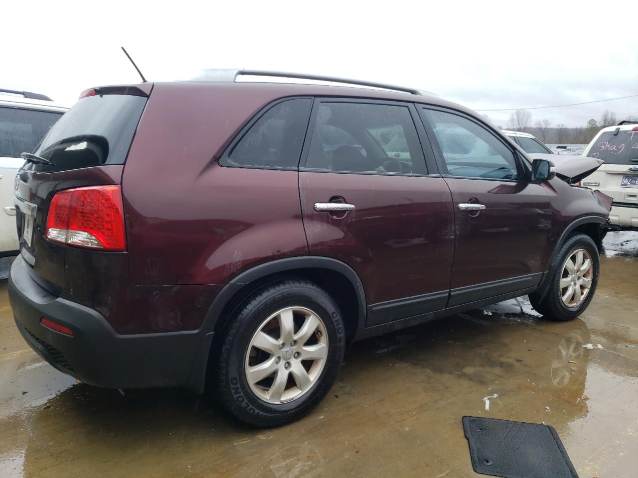 Photo 2 VIN: 5XYKT3A6XDG353527 - KIA SORENTO 