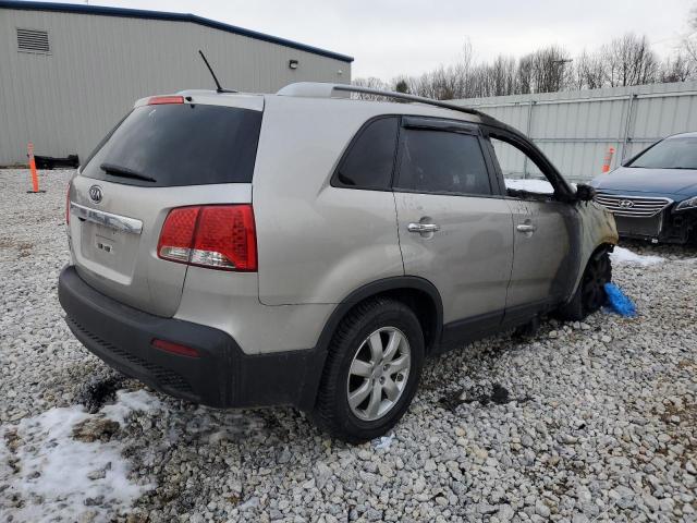 Photo 2 VIN: 5XYKT3A6XDG422068 - KIA SORENTO 