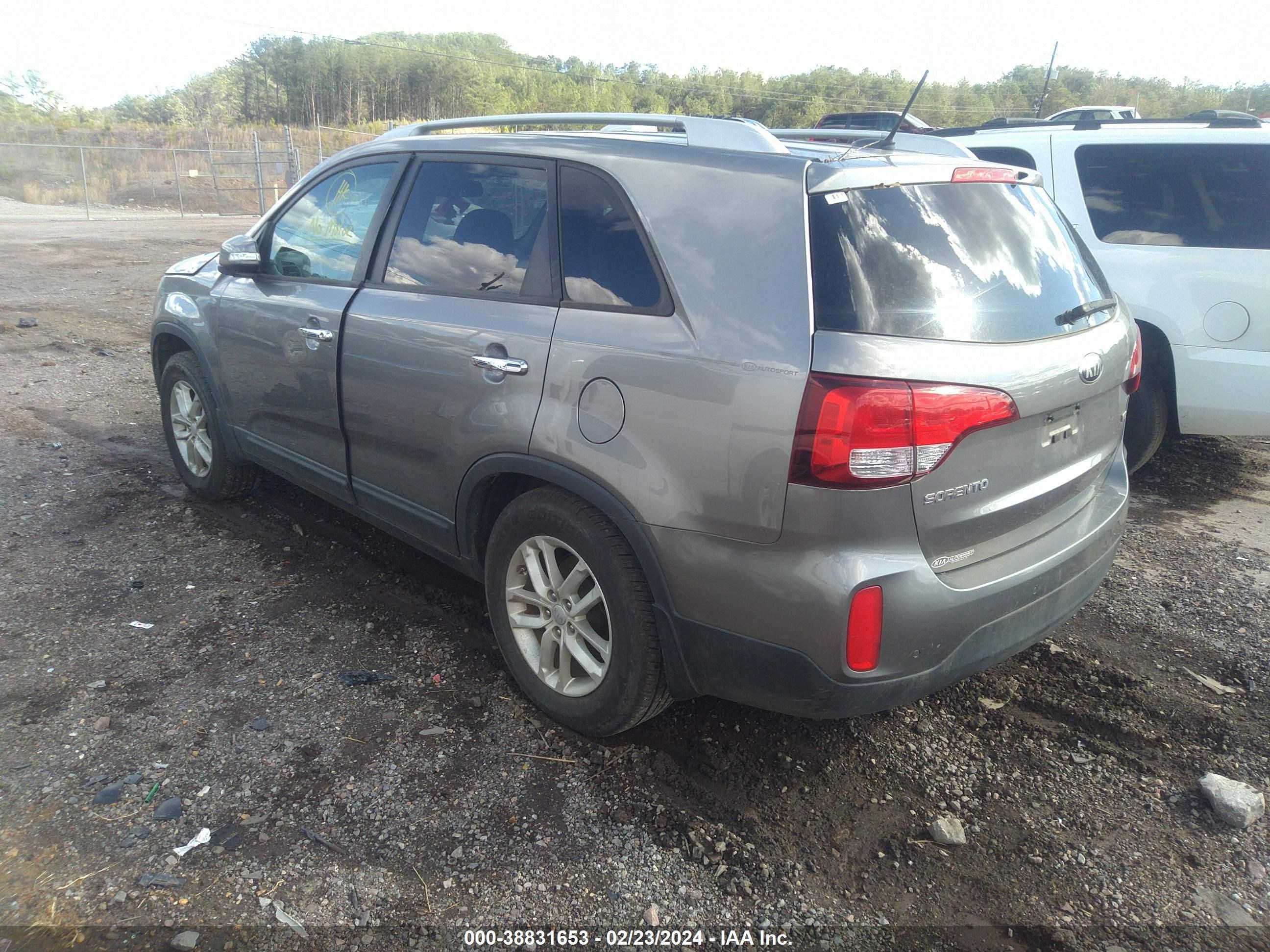 Photo 2 VIN: 5XYKT3A6XEG435856 - KIA SORENTO 