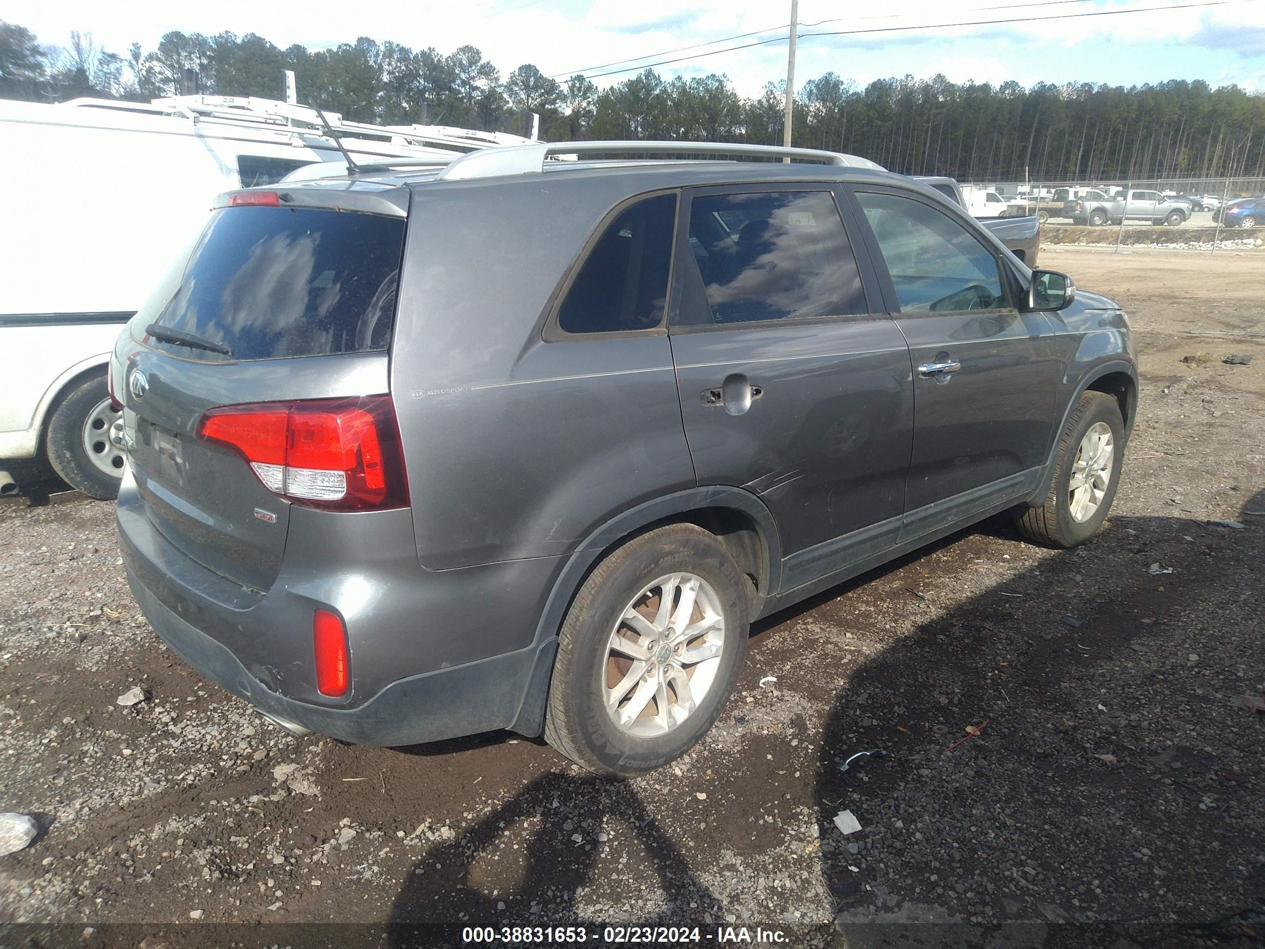 Photo 3 VIN: 5XYKT3A6XEG435856 - KIA SORENTO 