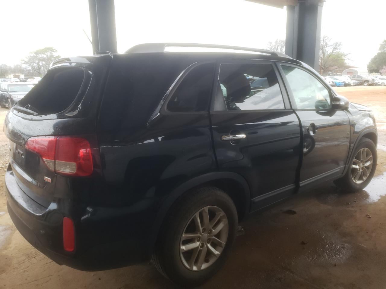 Photo 2 VIN: 5XYKT3A6XFG553584 - KIA SORENTO 