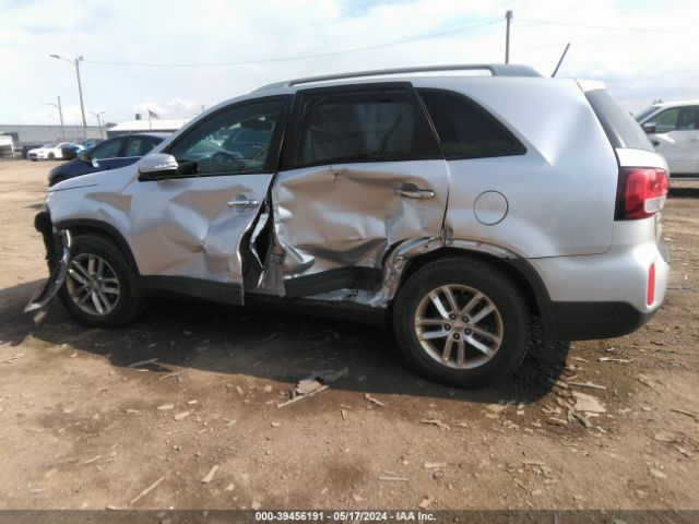 Photo 2 VIN: 5XYKT3A6XFG576265 - KIA SORENTO 