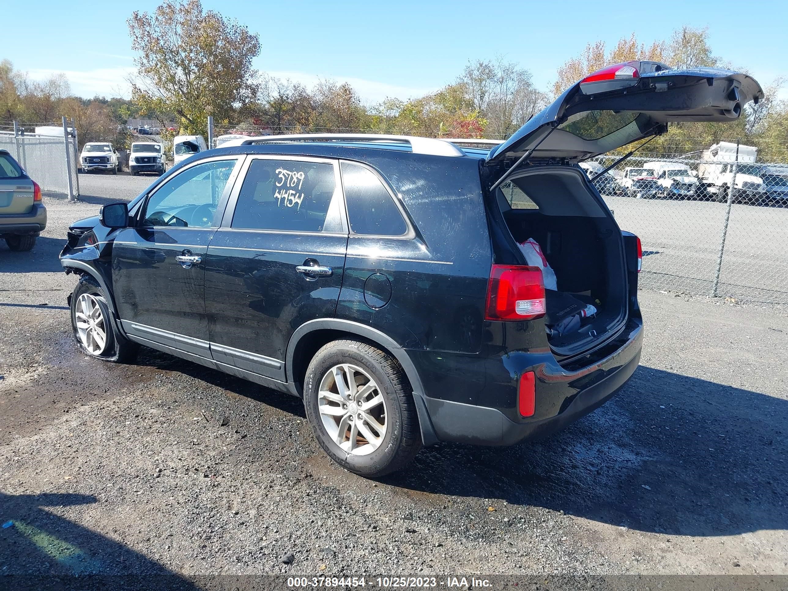 Photo 2 VIN: 5XYKT3A6XFG642796 - KIA SORENTO 