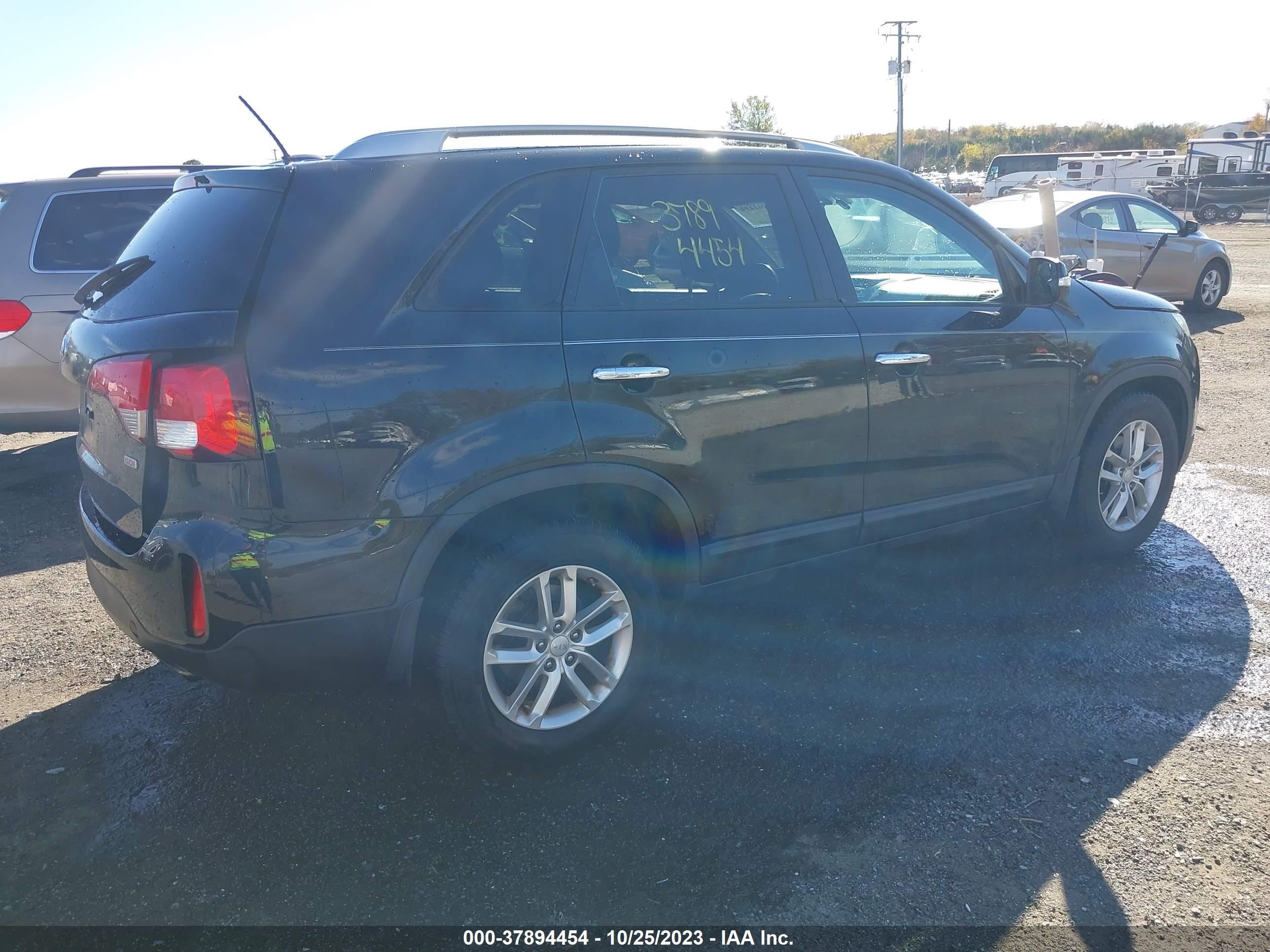 Photo 3 VIN: 5XYKT3A6XFG642796 - KIA SORENTO 