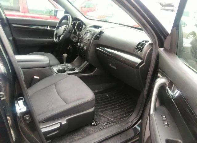 Photo 4 VIN: 5XYKT4A10BG082002 - KIA SORENTO 