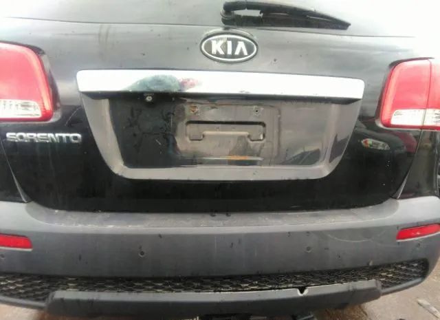 Photo 5 VIN: 5XYKT4A10BG082002 - KIA SORENTO 