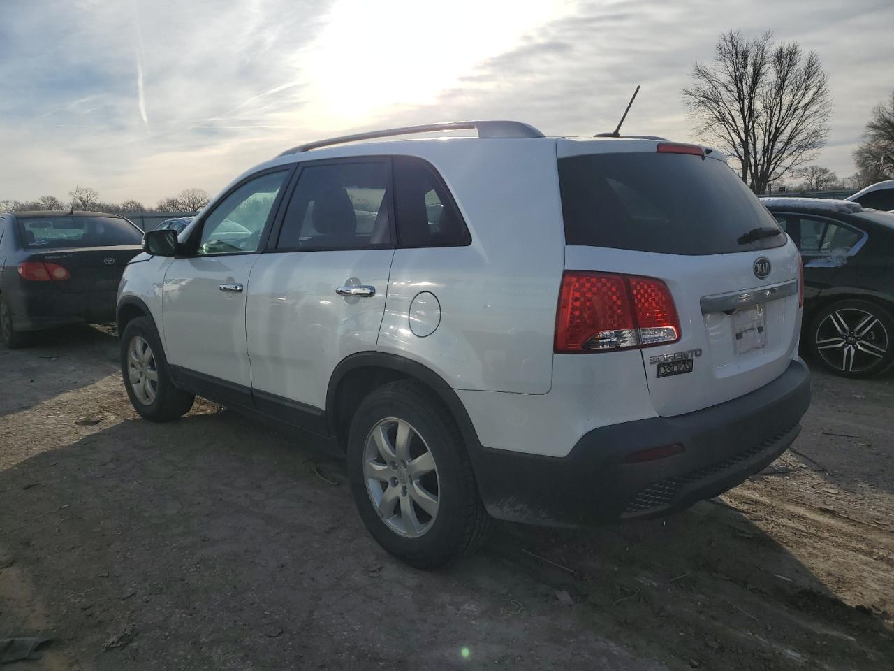 Photo 1 VIN: 5XYKT4A10BG083960 - KIA SORENTO 