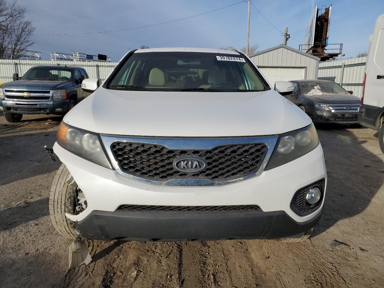 Photo 4 VIN: 5XYKT4A10BG083960 - KIA SORENTO 