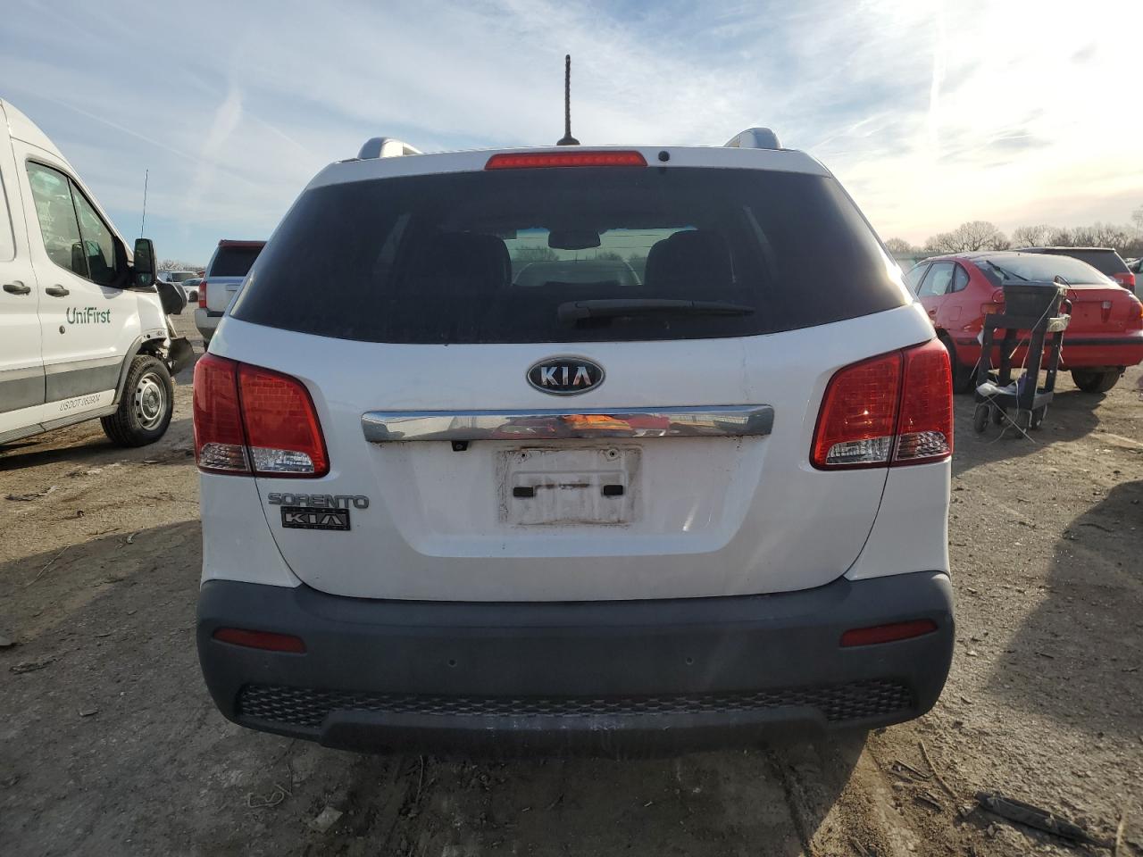 Photo 5 VIN: 5XYKT4A10BG083960 - KIA SORENTO 